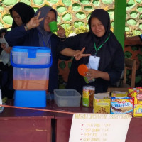 Rayakan HUT Ke-25, Siswa MAN 1 Mukomuko Jadikan Peluang Untuk Berwirausaha