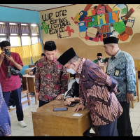 Kunker ke Kepahiang, Kakanwil Tinjau UM Dan Beri Semangat Siswa