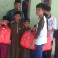 Akhir Ramadhan, MTsN 2 Kepahiang Berbagi Keberkahan