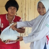 MTsN 1 Bengkulu Utara Salurkan Zakat Fitra kepada Masyarakat Menjelang Libur Idul Fitri