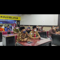 Kakan Kemenag BS Hadiri Rapat Vicon Terkait Persiapan Pengamanan Idul Fitri 1443 H di Masa Pandemi