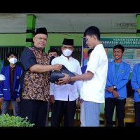 MAN 2 Kepahiang Salurkan Zakat Fitrah