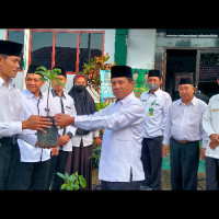 Kemenag Kepahiang Salurkan Bibit Tanaman Produktif Untuk KUA dan Madrasah