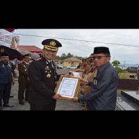 Puncak HUT Bhayangkara ke-76, Kemenag Benteng Terima Penghargaan dari Polres