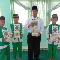 MIN 1 Rejang Lebong Terima Bantuan Al-Quran