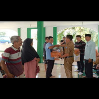 Bantuan Baznas Kabupaten Bengkulu Utara kepada Siswa SD/MI, SMP/MTs dan Masyarakat Lais di MTs Negeri 3 Bengkulu Utara