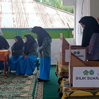 Hadirkan Kehidupan Demokrasi  di Madrasah, MTsN 1 Seluma Gelar Pilkaosim