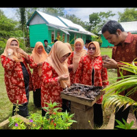 Kunjungi Ponpes Nurul Quran, DWP Kanwil Kemenag Bengkulu Belajar Budidaya Madu Trigona