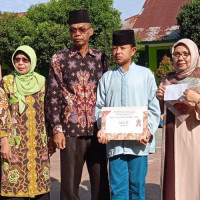 Pembagian Hadiah Juara Classmeeting MTsN 2 Kota Bengkulu