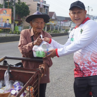 Rutin Dilakukan, Kemenag RL bagikan Jumat Barokah