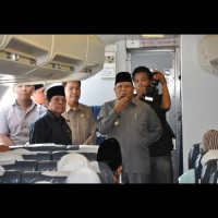 Kakanwil Kementerian Agama Provinsi Bengkulu bersama Walikota Bengkulu Melepas Calon Jamaah Haji Penerbangan Pertama